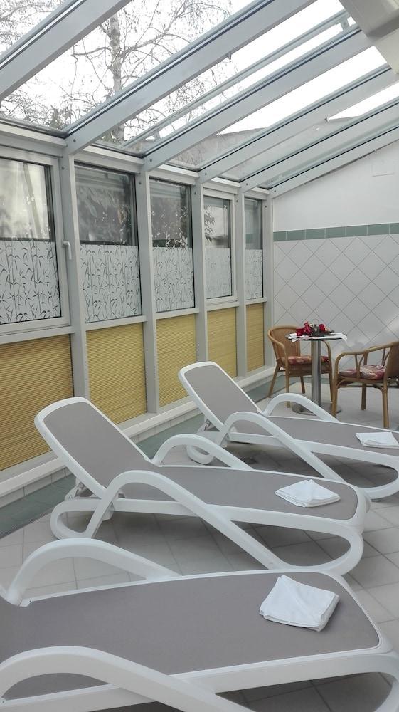 Hotel Schloss Schweinsburg Neukirchen-Pleiße Exteriör bild