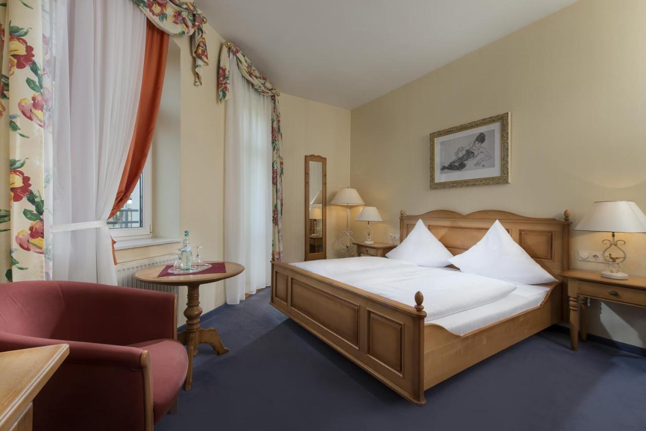 Hotel Schloss Schweinsburg Neukirchen-Pleiße Exteriör bild
