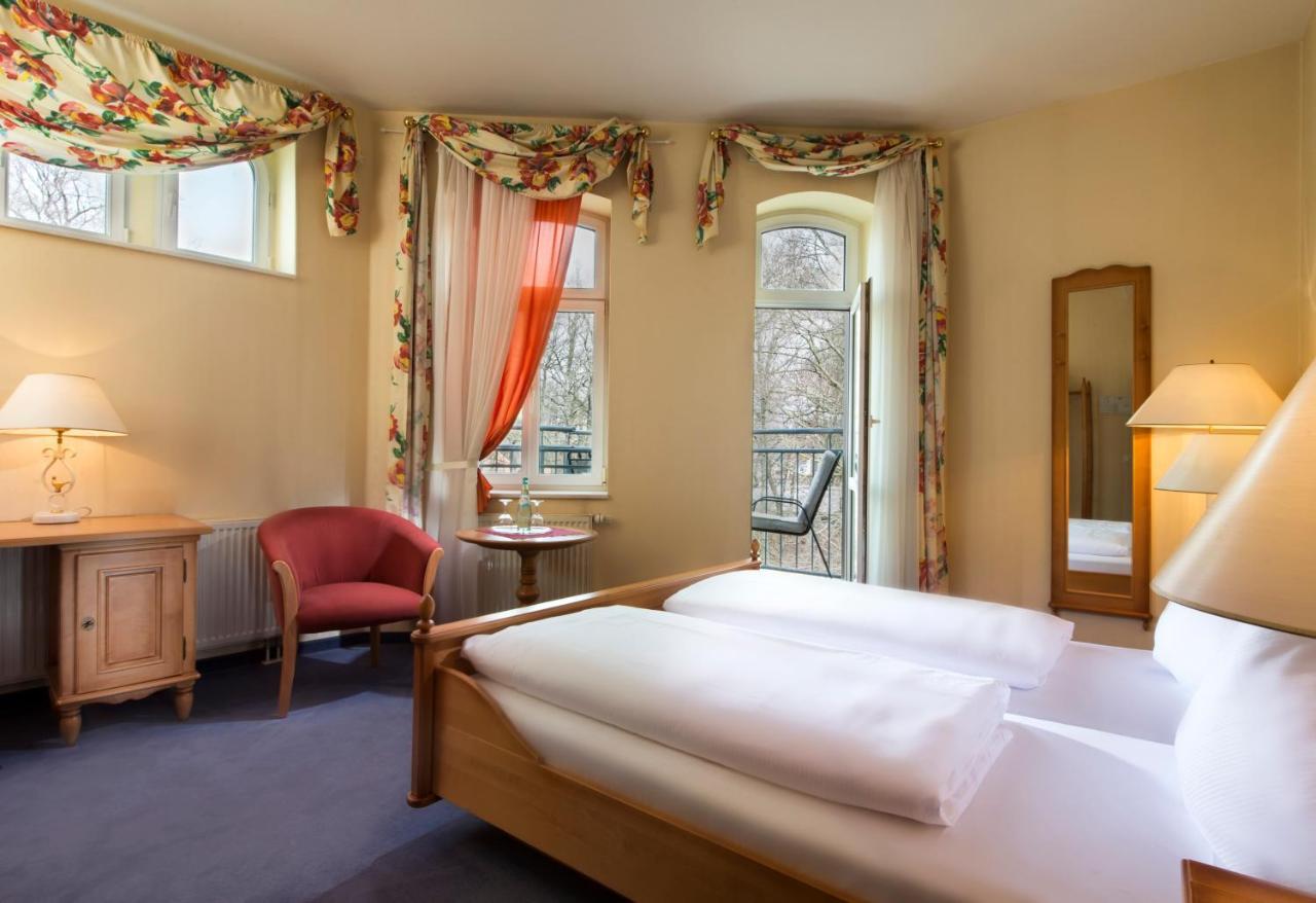 Hotel Schloss Schweinsburg Neukirchen-Pleiße Exteriör bild