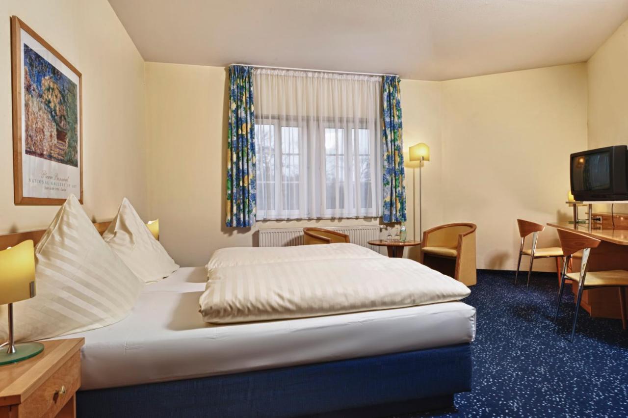 Hotel Schloss Schweinsburg Neukirchen-Pleiße Exteriör bild