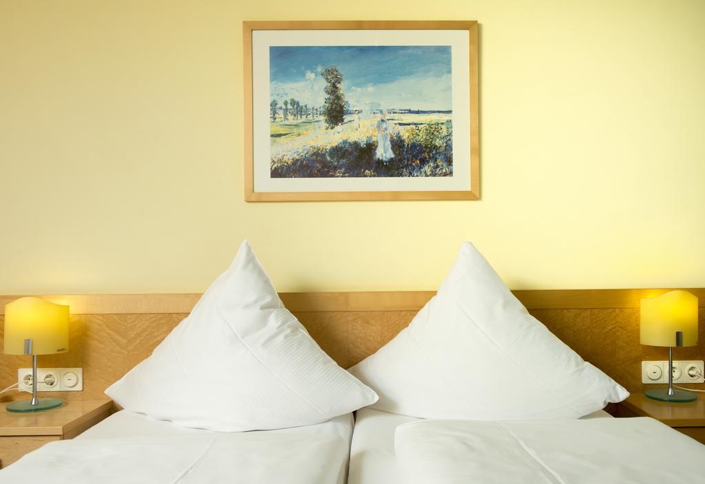 Hotel Schloss Schweinsburg Neukirchen-Pleiße Rum bild