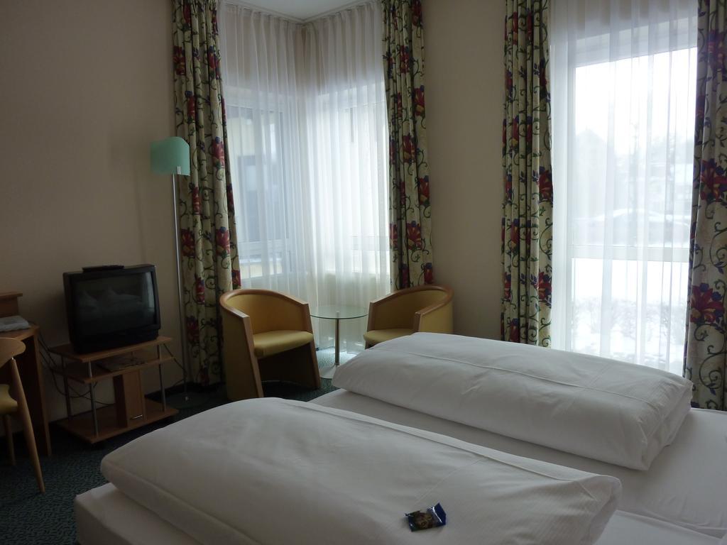Hotel Schloss Schweinsburg Neukirchen-Pleiße Rum bild