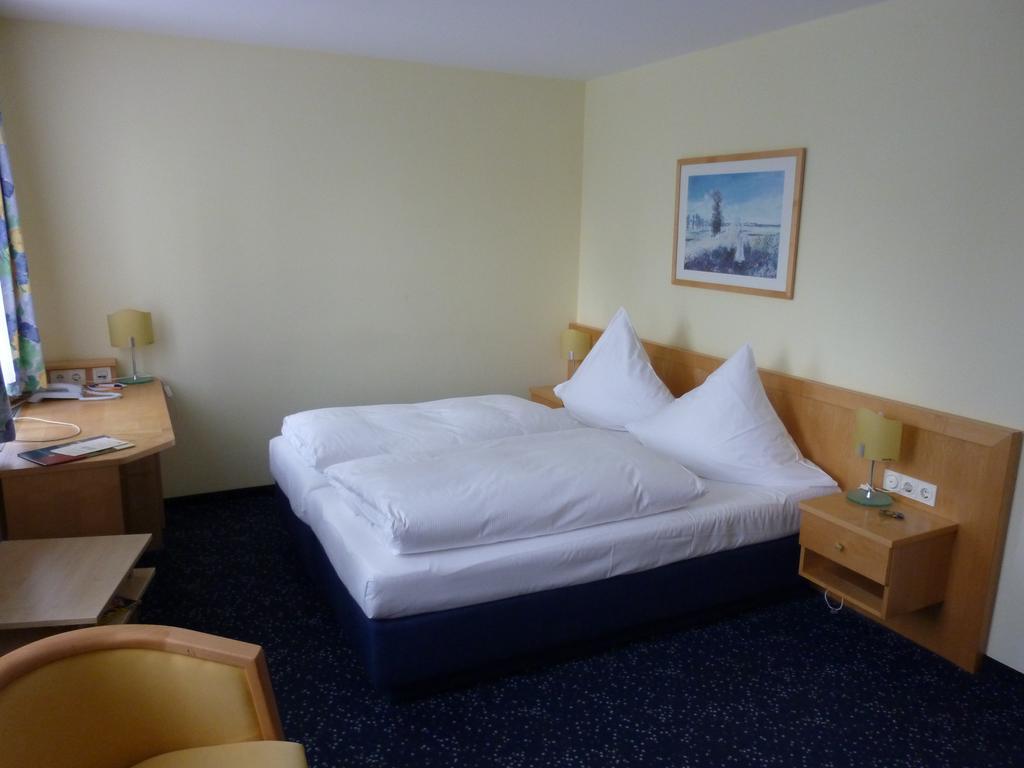 Hotel Schloss Schweinsburg Neukirchen-Pleiße Rum bild