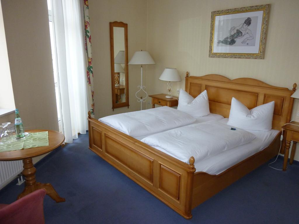 Hotel Schloss Schweinsburg Neukirchen-Pleiße Rum bild